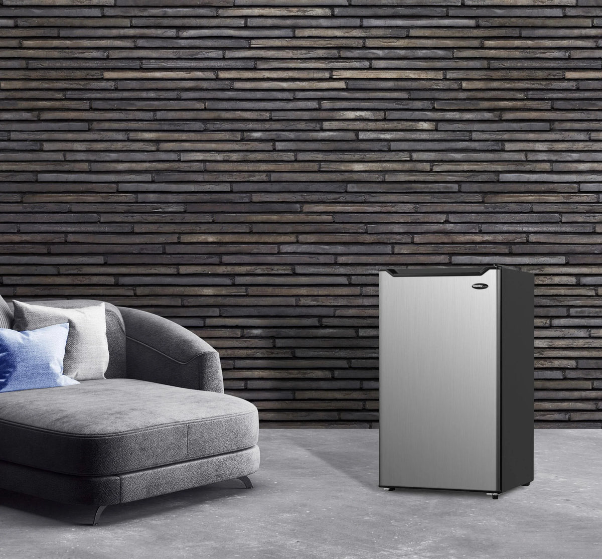 Compact Refrigerator X95544