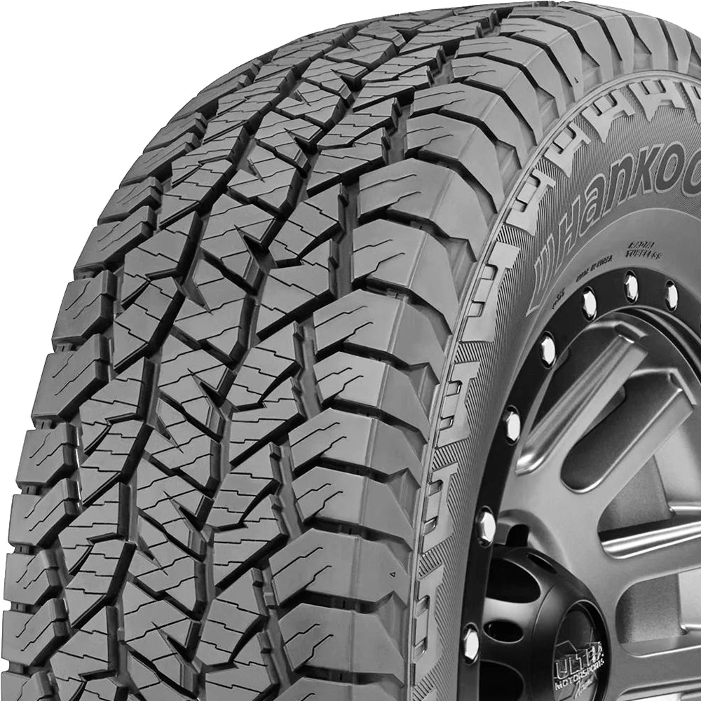 255/70R18 113T Tire M946597