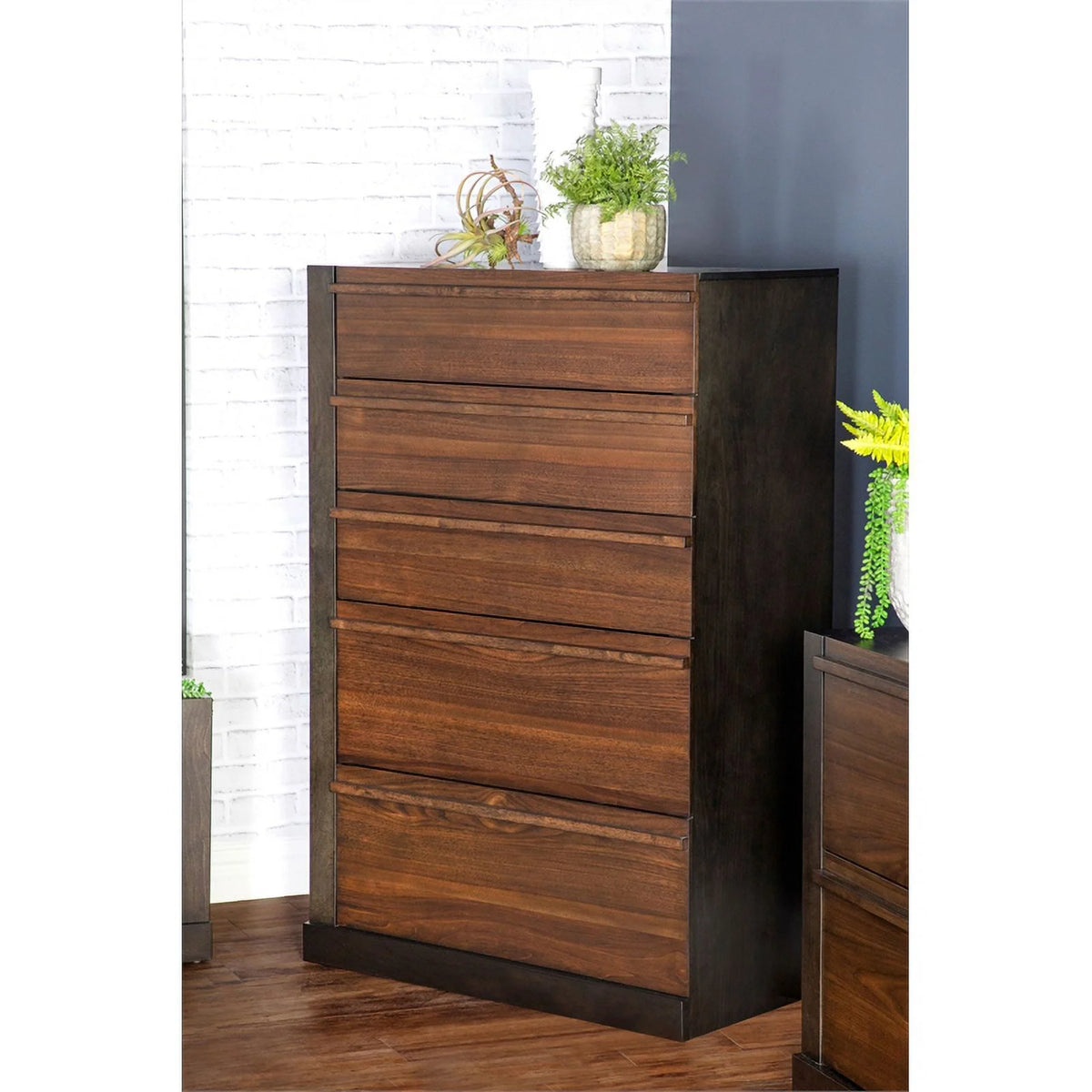 Contemporary Wood 5-Drawer Rectangular Chest in Walnut L4409
